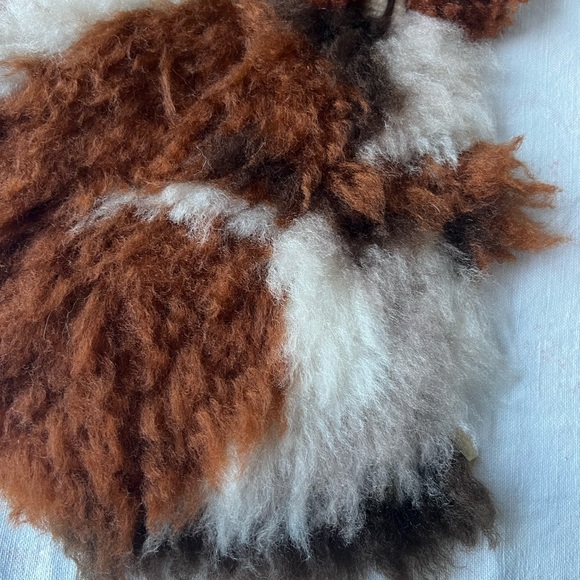 Large Vintage Latch Hook Brown and White Squirrel - Picture 5 of 9